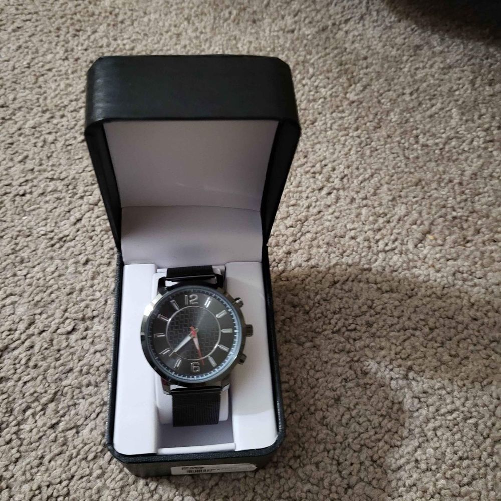 New Mens Watch with Attractive Stainless Steel Mesh Band